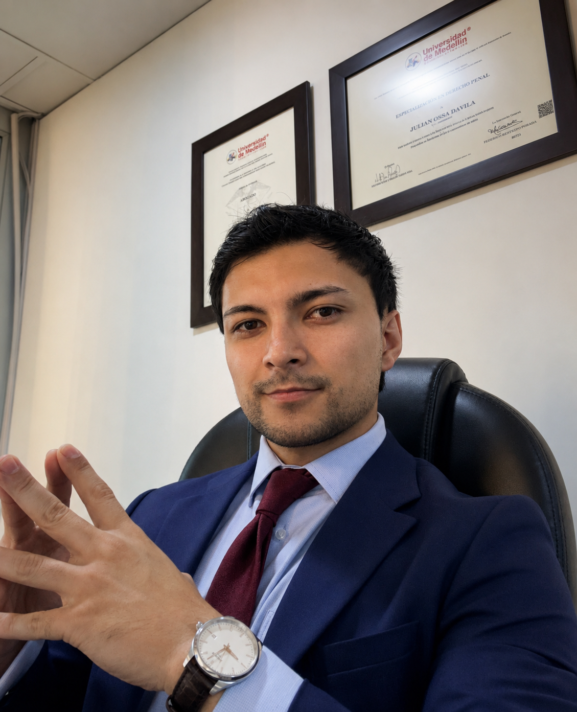 Julián Ossa Dávila en su despacho